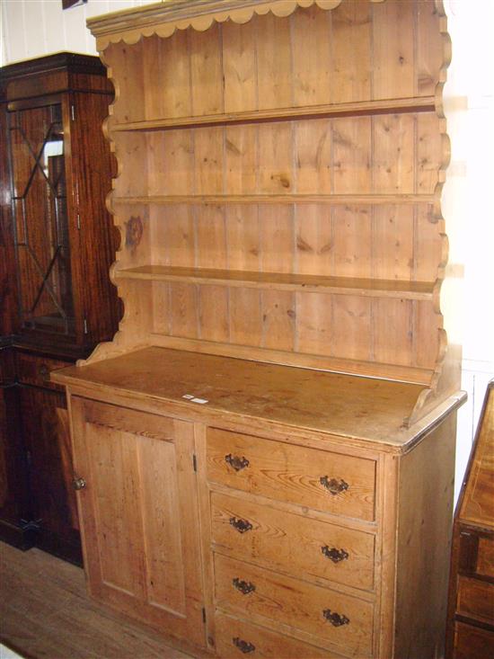 Pine dresser